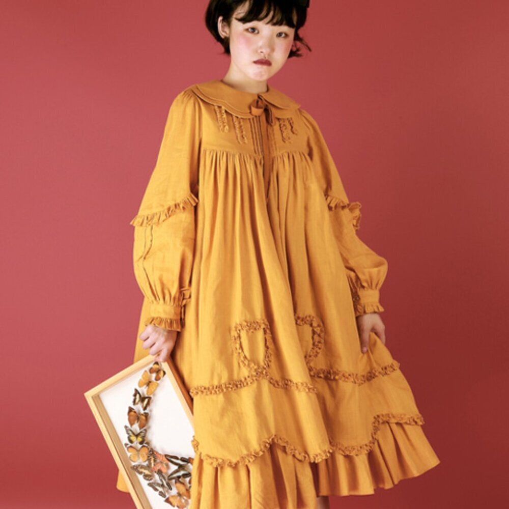 Classic Lolita Ruffled Heart Dress - Picture 3 of 8
